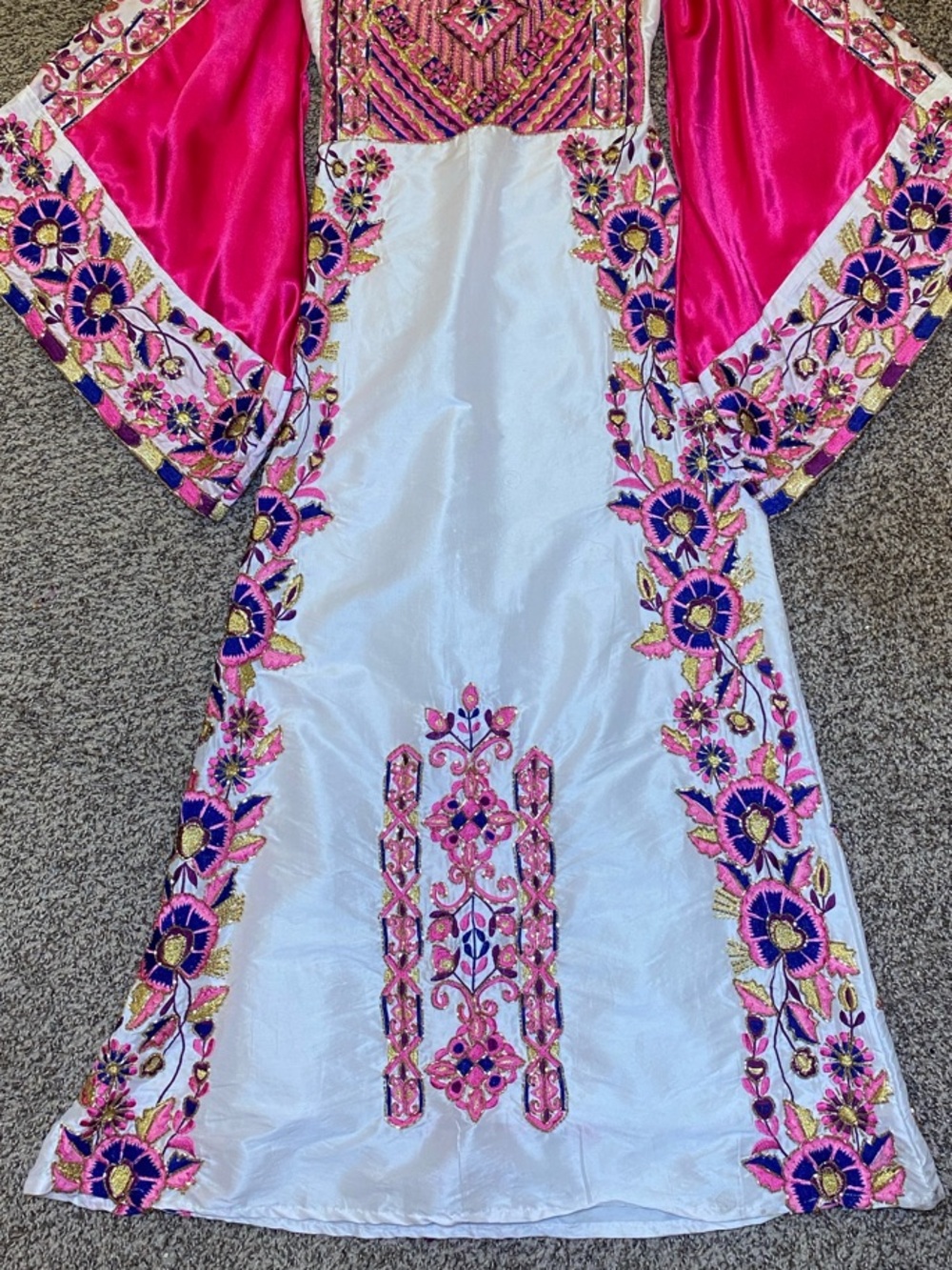 Embroidered Customized Thobe - Picture 4 of 9